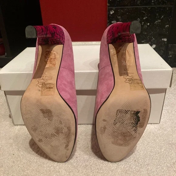 le ❤️ babe | Made in Italy, Suede Powder Pink Pump - Picture 6 of 6